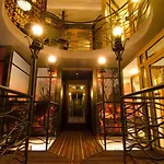 Atrium Hotel