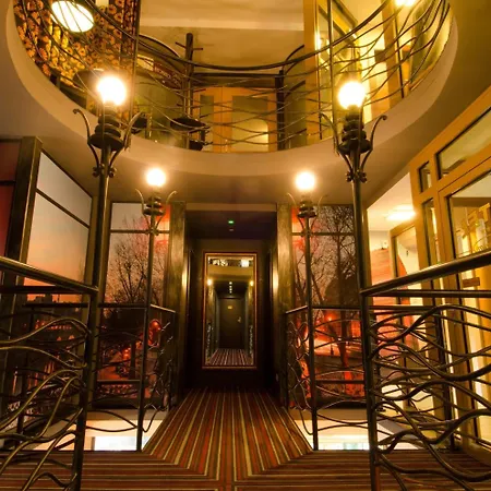 Atrium Hotel